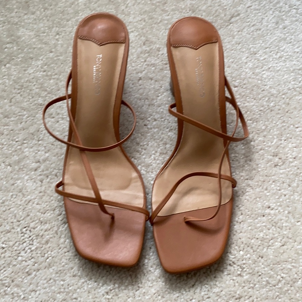 Tony Bianco Ruby Shoe in Tan Como size 9 NWT